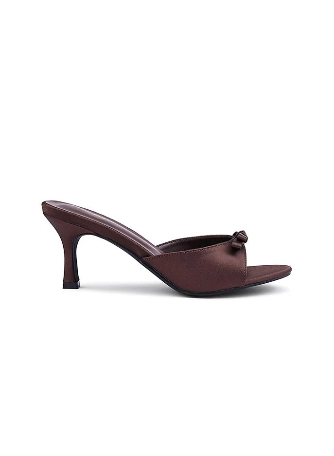 IconStyle Soft Material & Adorned Detail